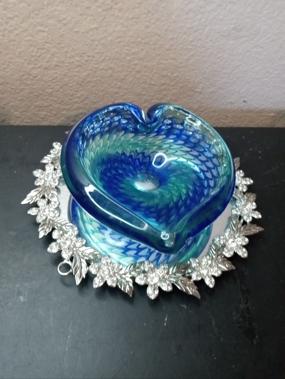 Signed Adam Jablonski Poland 5" Swirl Heart Shaped Art Glass Bowl